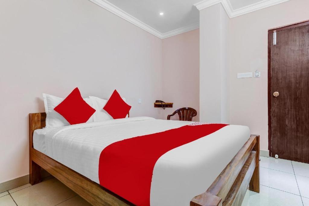 Pn Samy Inn Pondicherry Ngoại thất bức ảnh