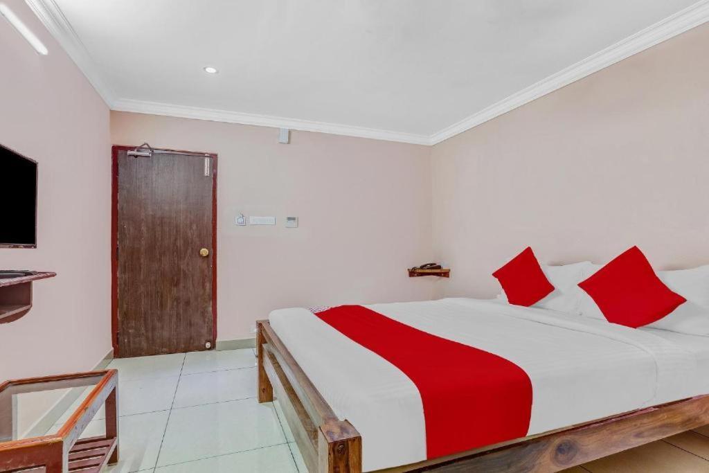 Pn Samy Inn Pondicherry Ngoại thất bức ảnh